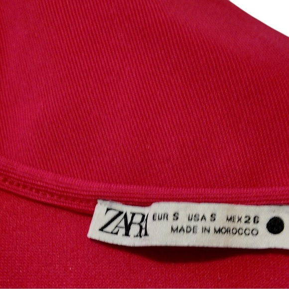 Red Sleeveless Minimalist Zara Cropped Top - Size S - Picture 3 of 4